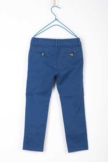 Pantalón chino de niño azul. Detrás